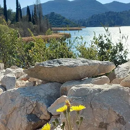 Ella 아파트 Peracko Blato