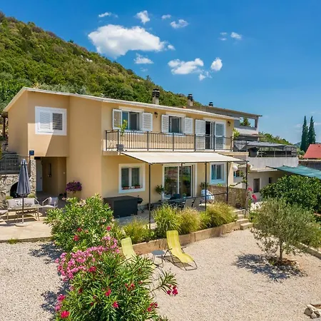 Ella Lägenhet Peracko Blato