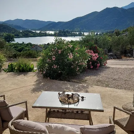 Ella 아파트 Peracko Blato