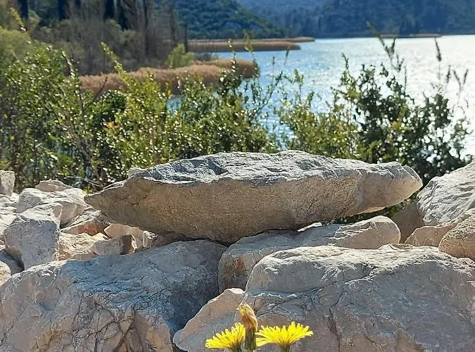 Ella Lägenhet Peracko Blato