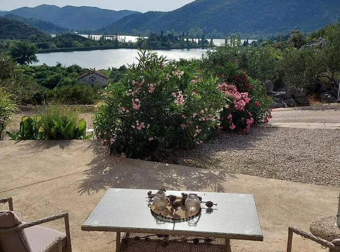 Ella Lägenhet Peracko Blato